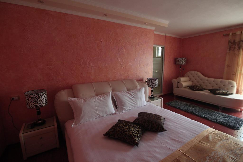 Hotel Carmen Shkoder Room photo